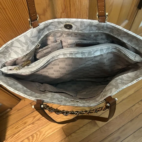 Micheal Kors Monogram Tote Handbag - Picture 8 of 8